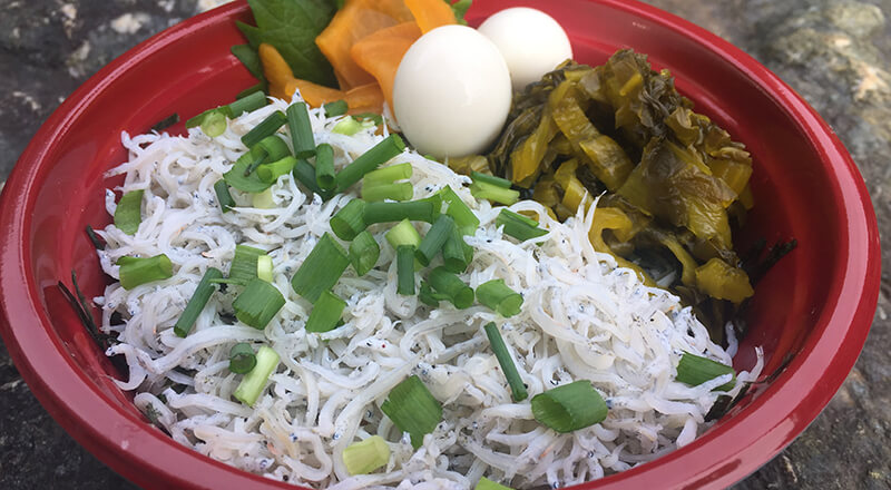 湾岸ケータリングサービス（釜揚げしらす丼）